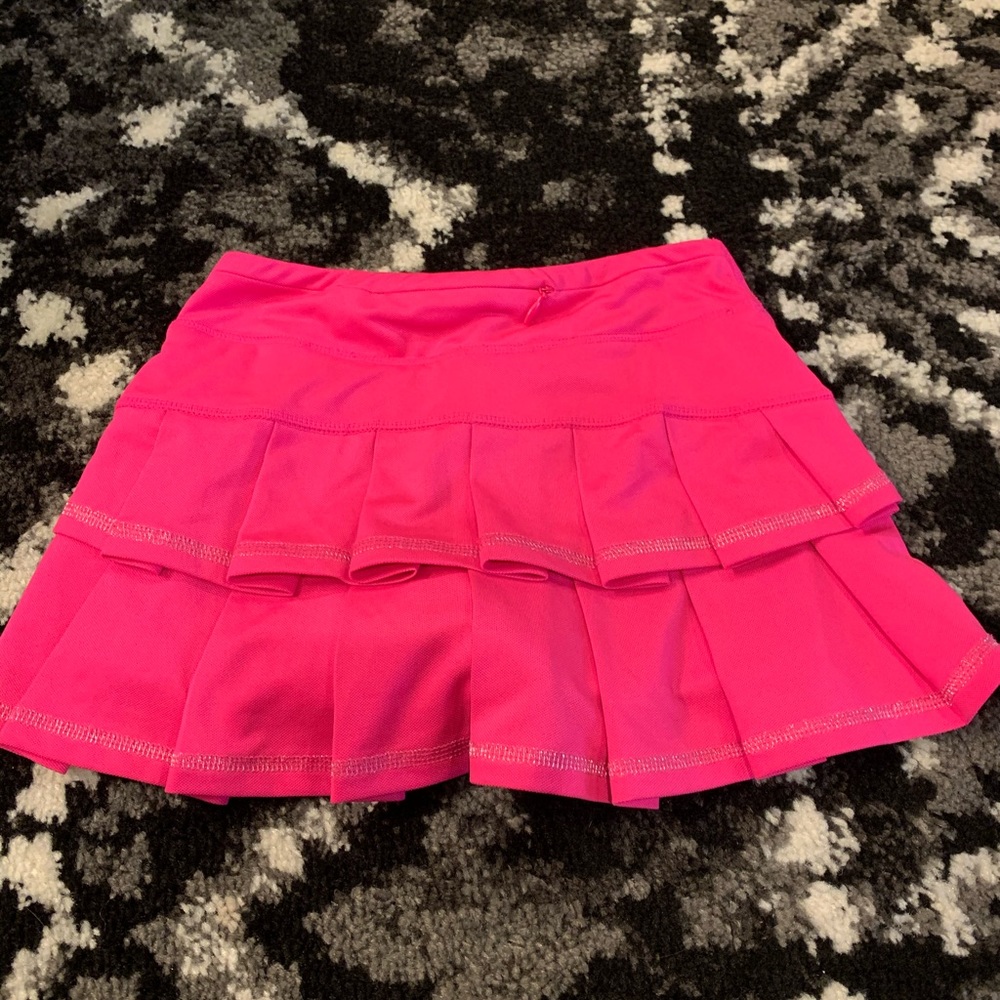 Pink GapFit skirt with ruffle back!! - Picture 2 of 3